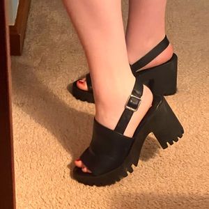 Steve Madden chunky black heeled clogs, size 7.5